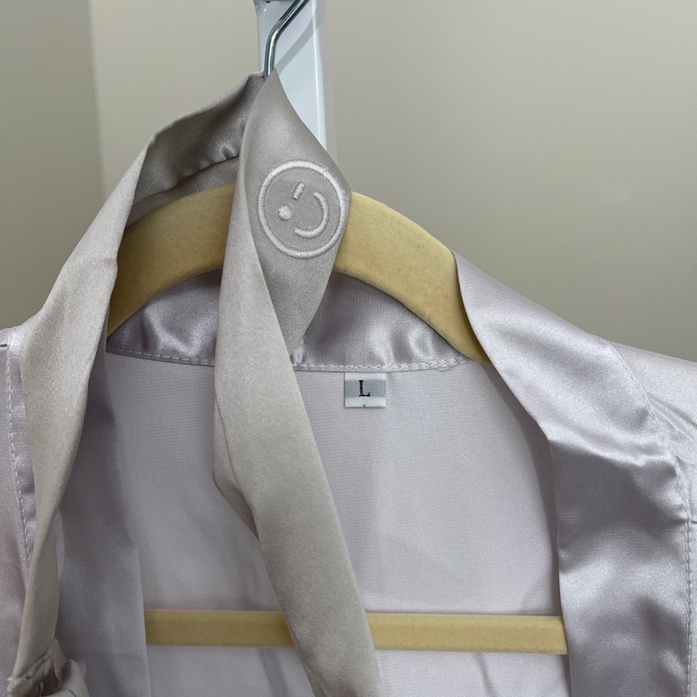 Smiley Robe - Picture 6 of 7